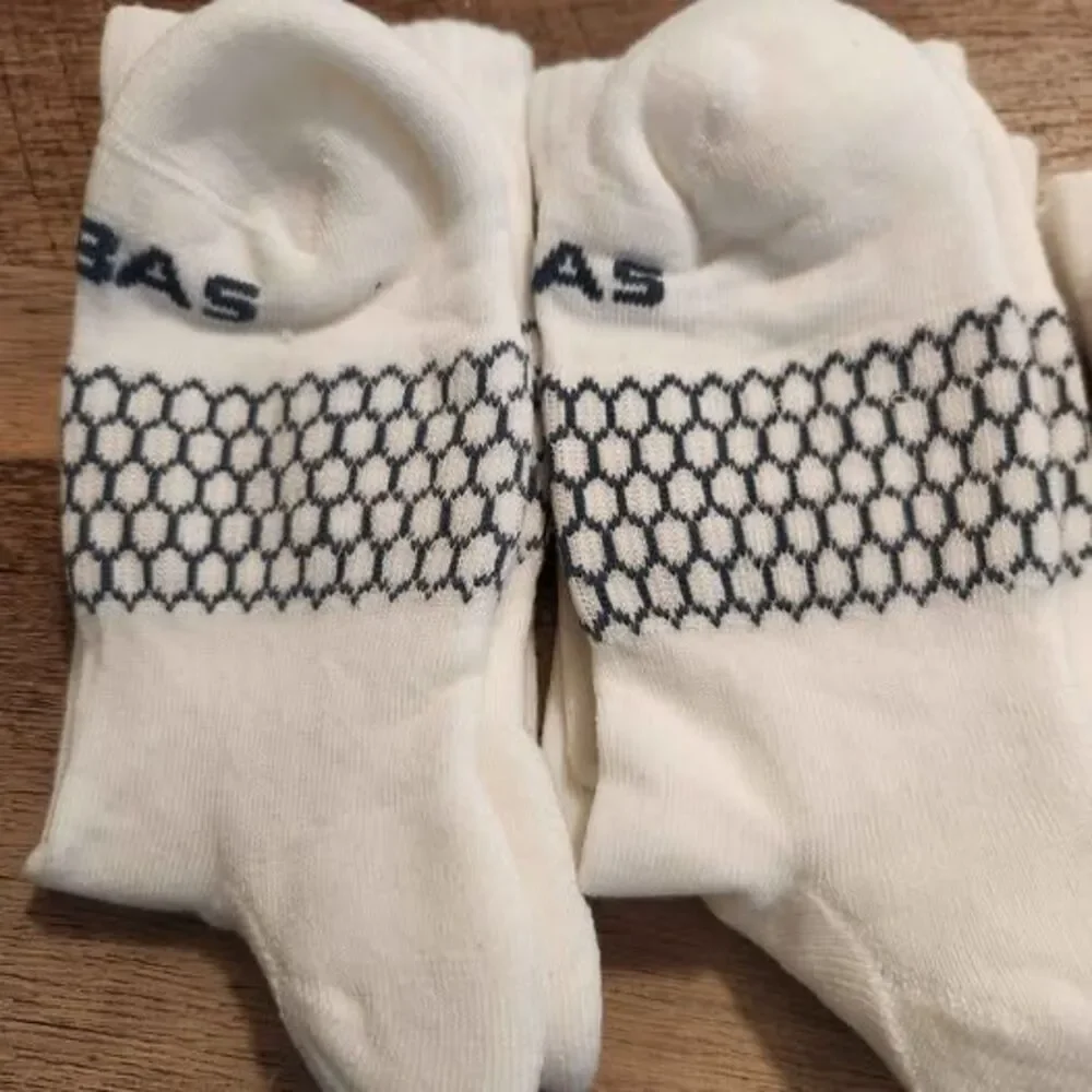 Bombas Youth Medium Socks NWOT